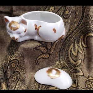 Vintage Andrea by Sadek sleeping cat trinket box